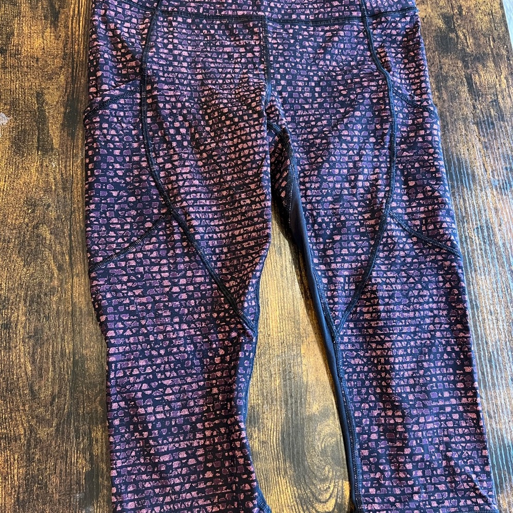 Lululemon Outrun 17" Crop Leggings Shatter Weave Dust Coral Plum Black Sz 6
